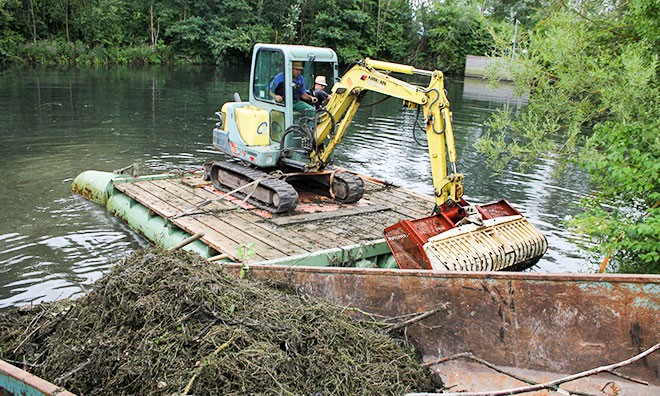 Entkrauten von diversen Gewässern Entkrauten von diversen Gewässern