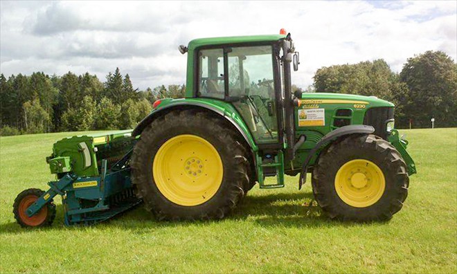 Umbruchlose Grasnachsaat